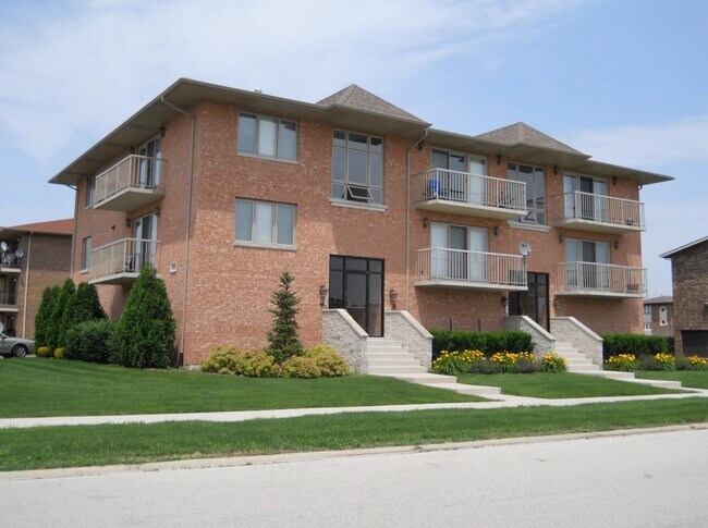 Building Photo - 10459 Mayfield Ave