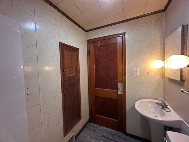 Building Photo - 1222 Clarence-