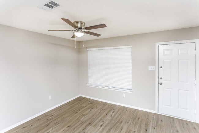 Foto del edificio - 8017 Jolie Dr