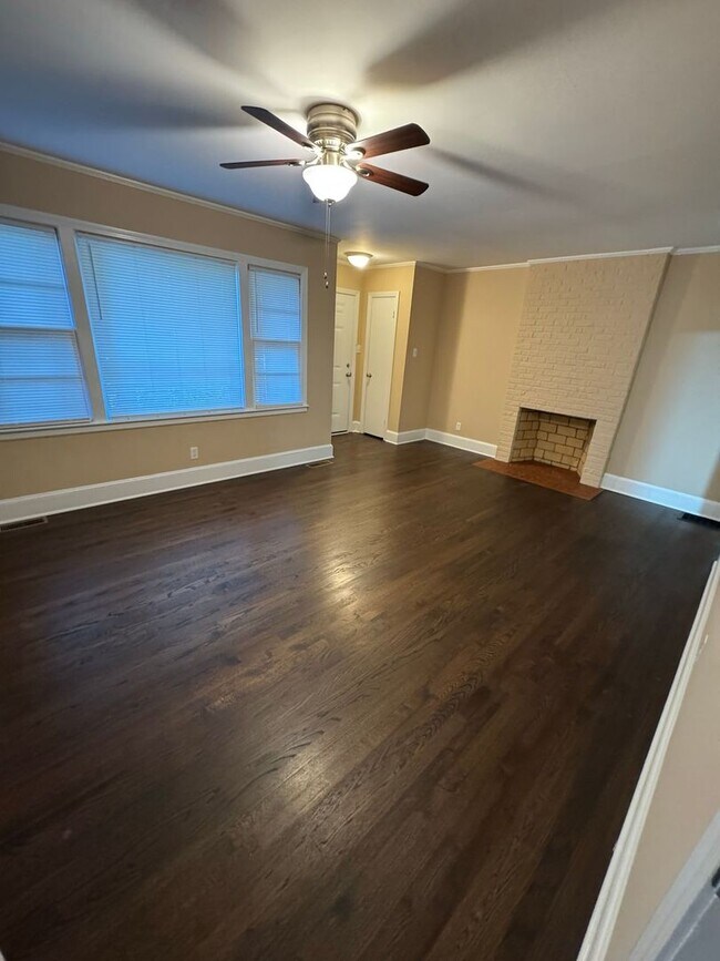 Building Photo - 1042 Westover Cir