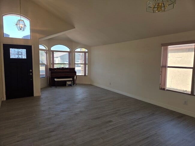 Entry / Dining - 6411 W Adobe Dr