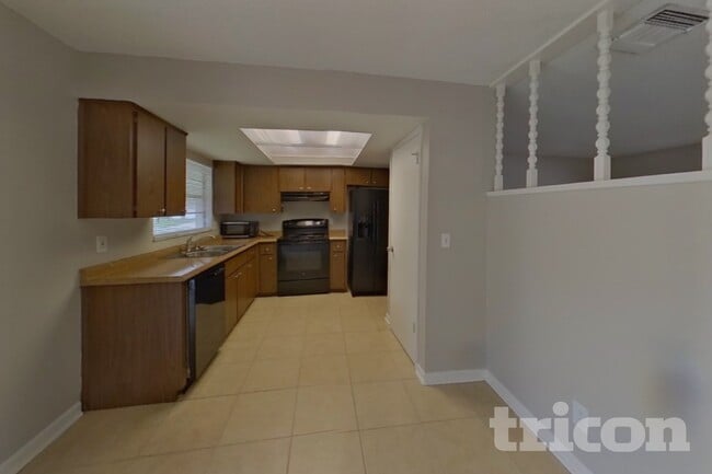 Foto del edificio - 1484 Bloomingdale Rd
