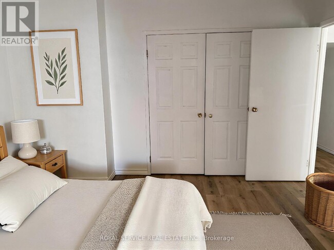 Photo du bâtiment - 36 King St W