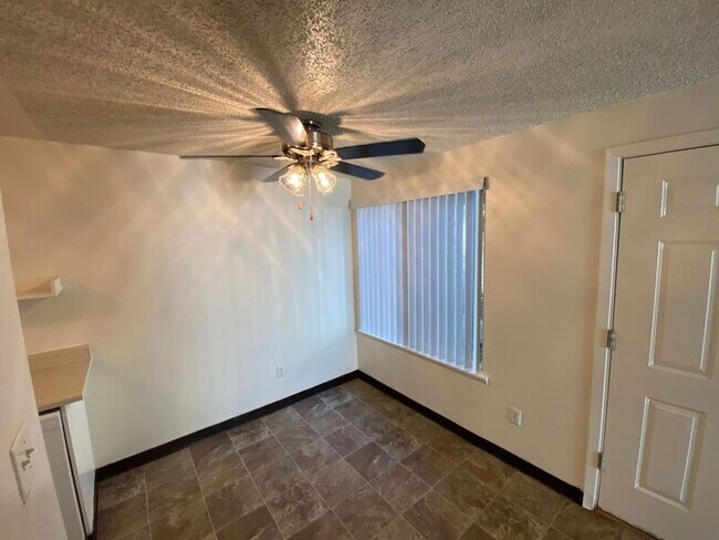 Foto del edificio - 271 Senate St NW