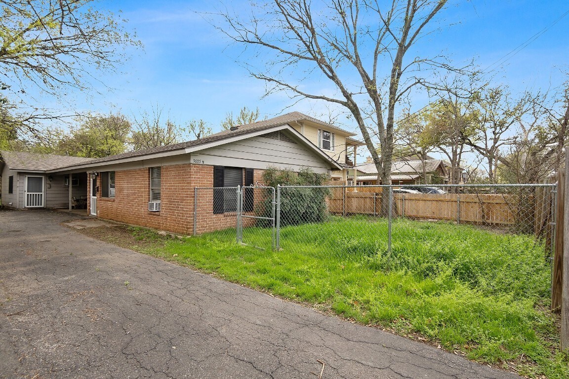 Foto principal - 5605 1/2 Jim Hogg Ave-