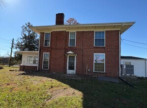 Building Photo - 420 W Old Andrew Johnson Hwy