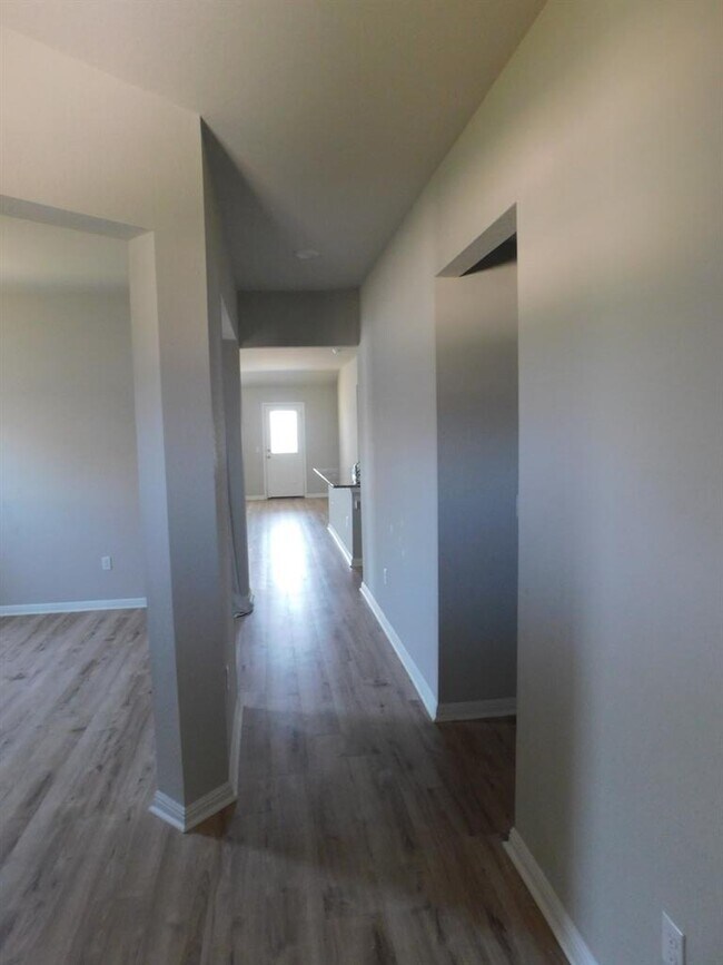Building Photo - 104 Royal Palm Way