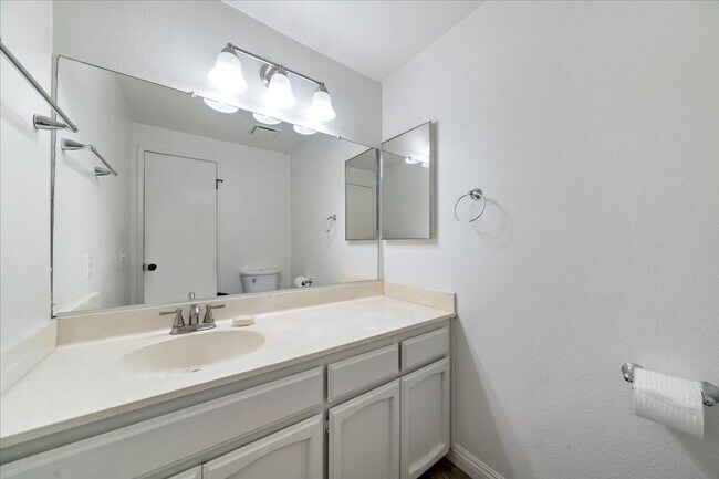 Foto del edificio - Canyon Crest Beauty***MOVE IN READY***