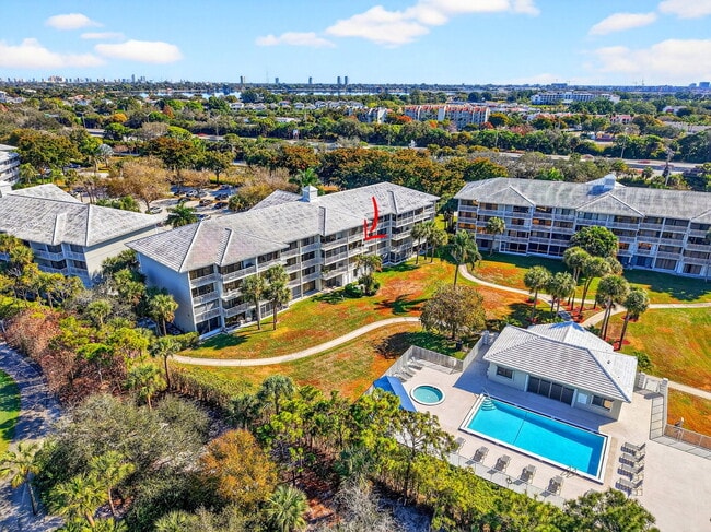 Foto del edificio - 2701 Village Blvd