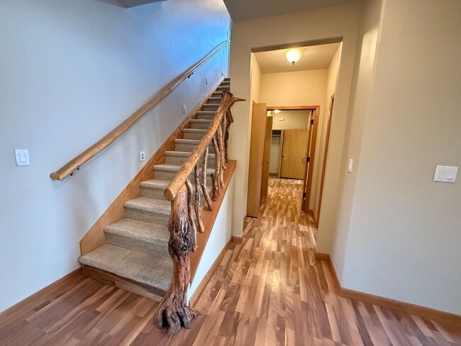 Building Photo - Spacious 3 Bed/3.5 Bath Home with Two Prim...