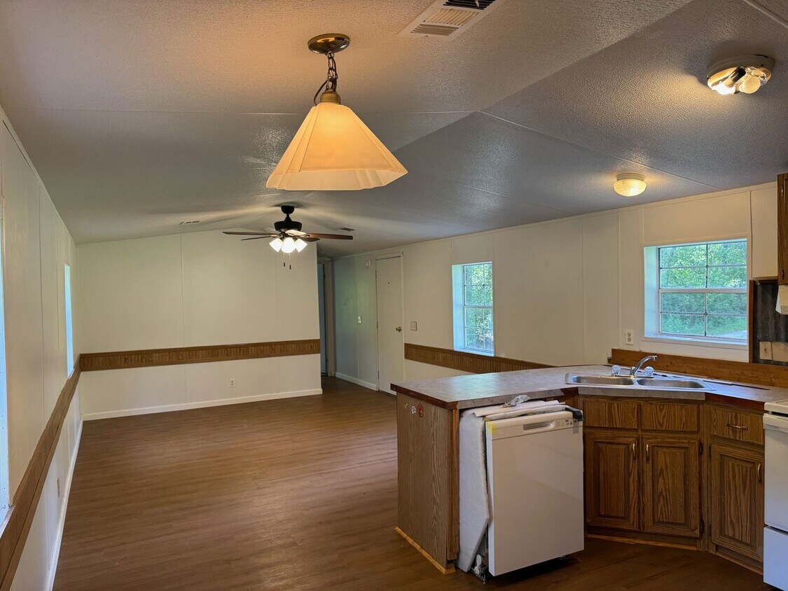 Foto del edificio - Updated 2 Bedroom 2 Bath Singlewide in Cra...