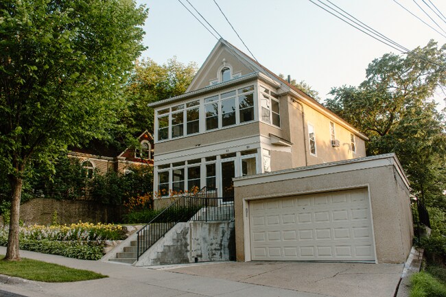 Building Photo - 12 Barton Ave SE