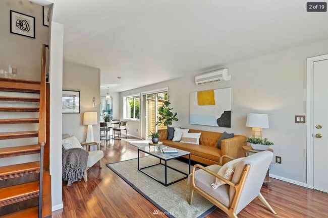 Living room - 932 29th Ave S