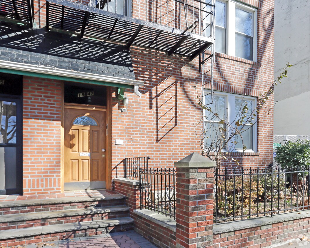 Building Photo - 18-47 Ditmars Blvd