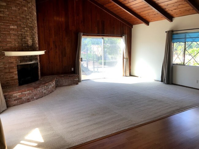 Foto del edificio - 1580 Encino Dr