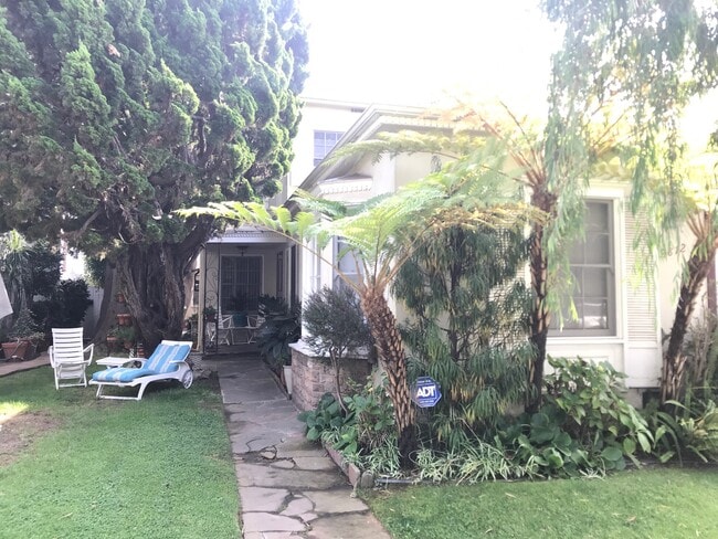 walkway leading to upstairs - 2812 Montana Ave