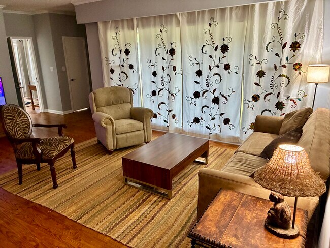 Foto del edificio - 4429 Brook Dr