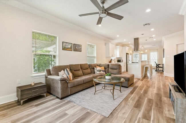 Living Room - 8911 Apple St