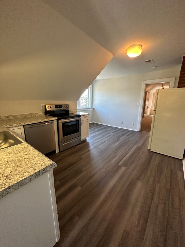 Foto del edificio - 4173 Forest Ave