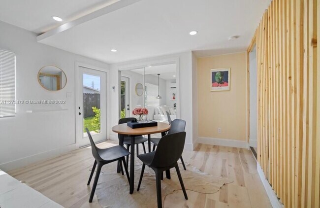 Foto del edificio - 1523 NE 148th St