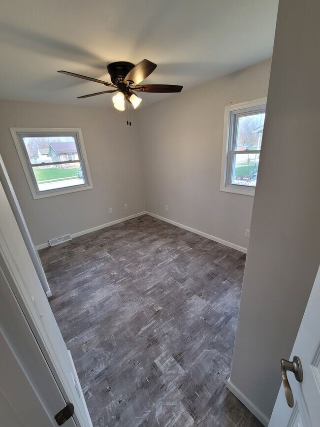 Building Photo - 3 Bedroom, 2 Bath Single Family Home in Ca...