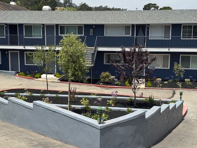 Building Photo - Rare First Floor beautiful renovated 1 bed...