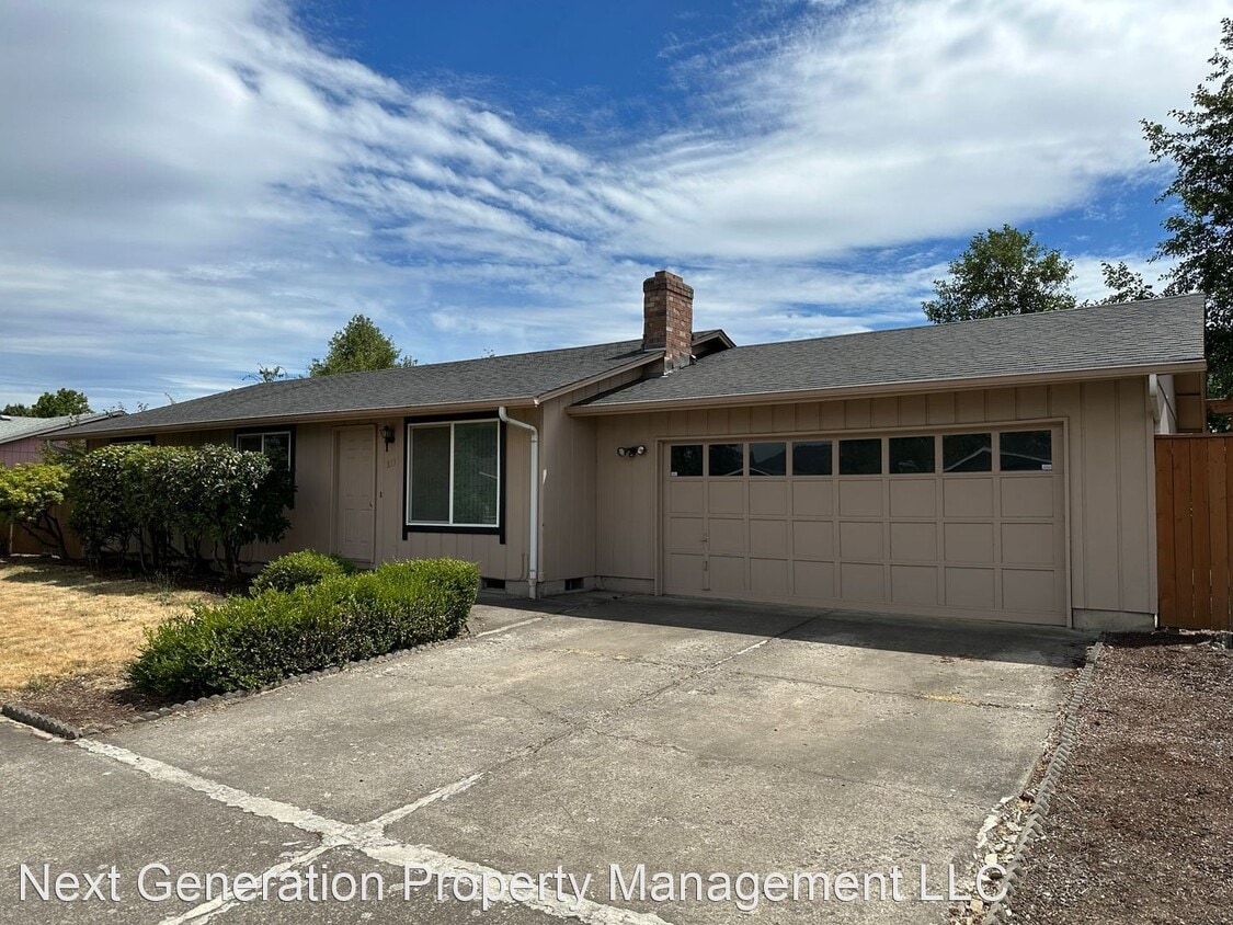 Primary Photo - 3 br, 1.5 bath House - 333 'S' St.