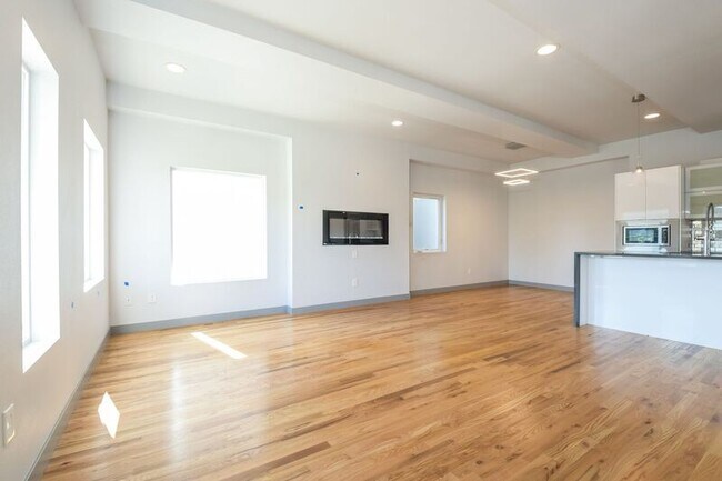 Building Photo - 1237 Tennyson St