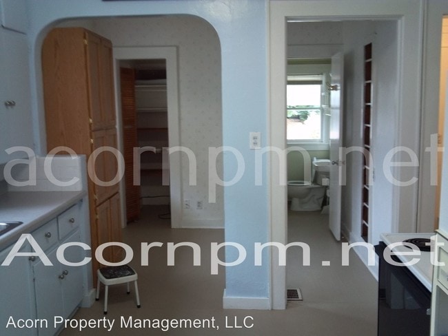 Building Photo - 3 br, 2 bath House - 372 W. Broadway