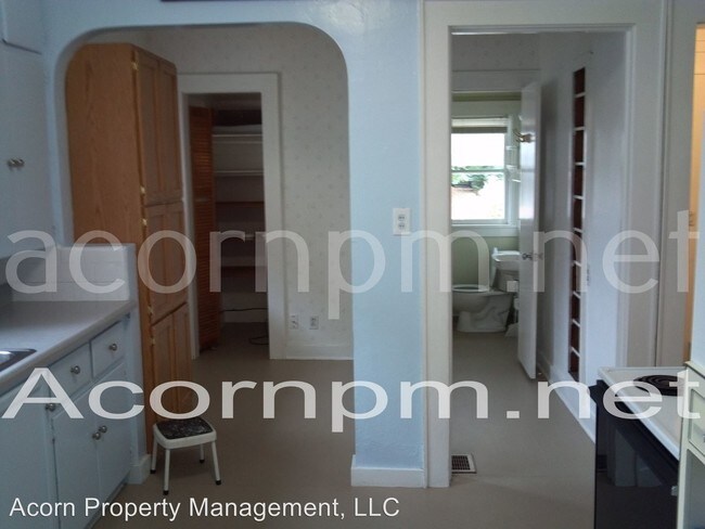 Foto del edificio - 3 br, 2 bath House - 372 W. Broadway