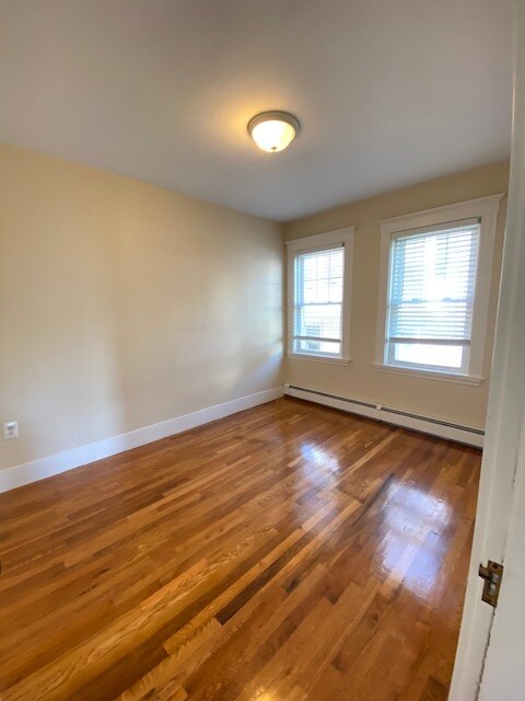 Building Photo - 439 Medford St