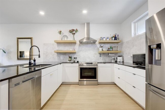 Foto del edificio - 2709 E 5th St.