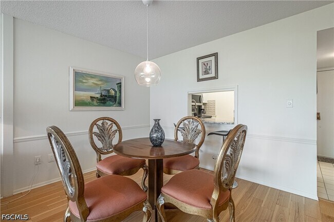 Foto del edificio - 1828 Pine Valley Dr