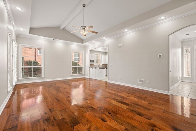 Foto del edificio - 66 Jeffrey Way