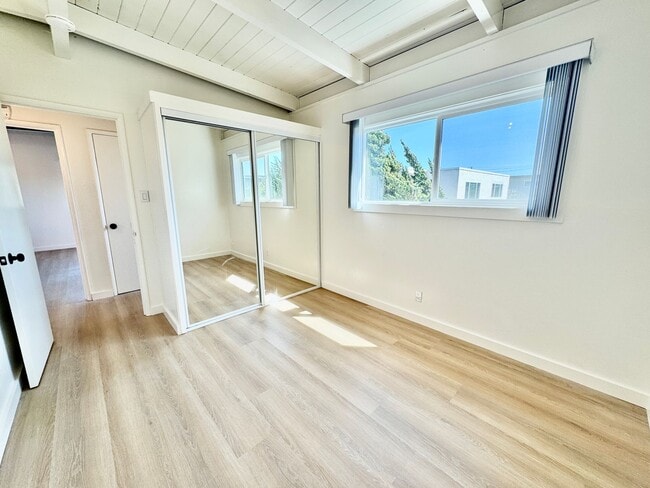 Building Photo - Donal Park Apartments