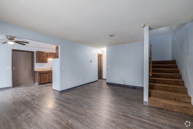 Building Photo - Deeswood Village Apartments