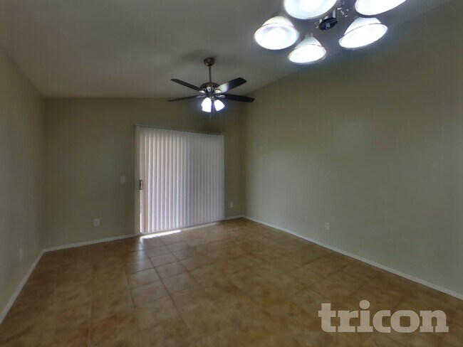 Foto del edificio - 1491 E Stirrup Ln