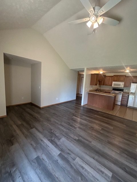 Foto del edificio - 1090 N Northwood Ave