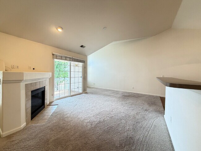 Building Photo - "Spacious 2-Bed, 2-Bath with attached garage"