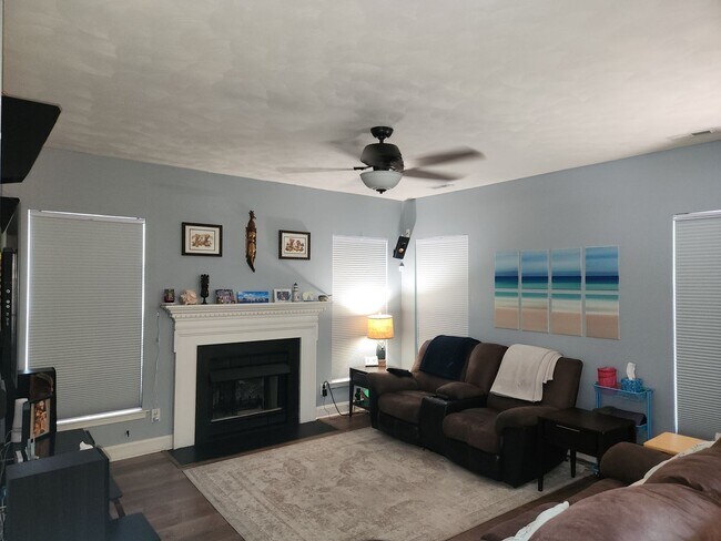 Building Photo - Beautiful BURBAGE GRANT Home