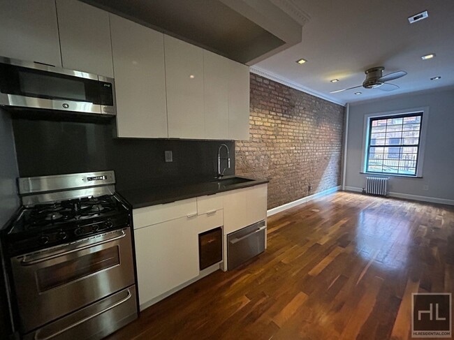Building Photo - East 11th Street