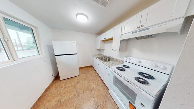 Building Photo - 1816 S Van Buren Ave