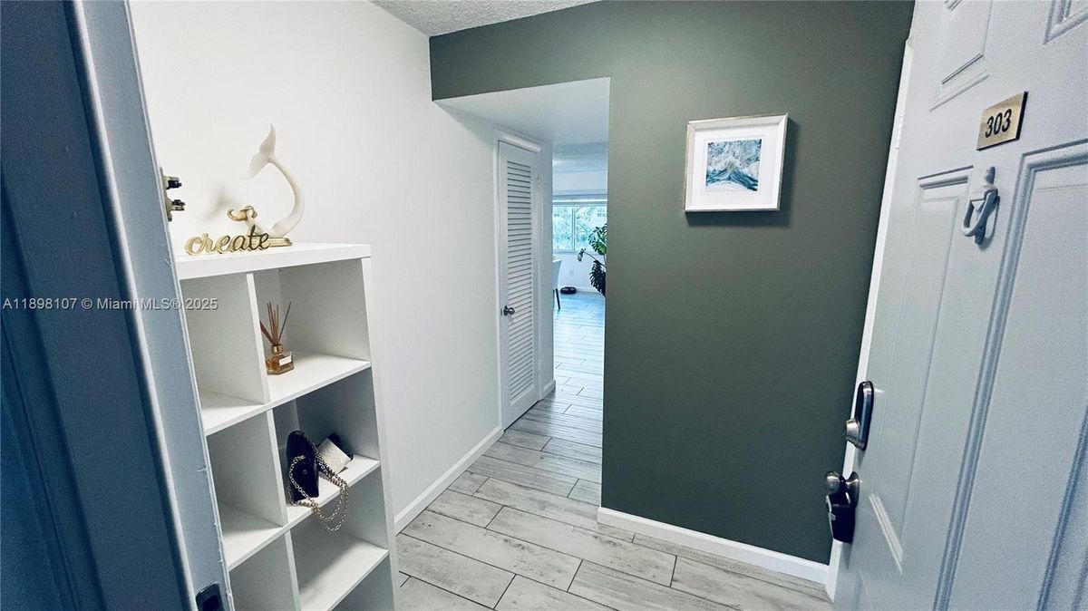 Foto del edificio - 9971 W Bay Harbor Dr
