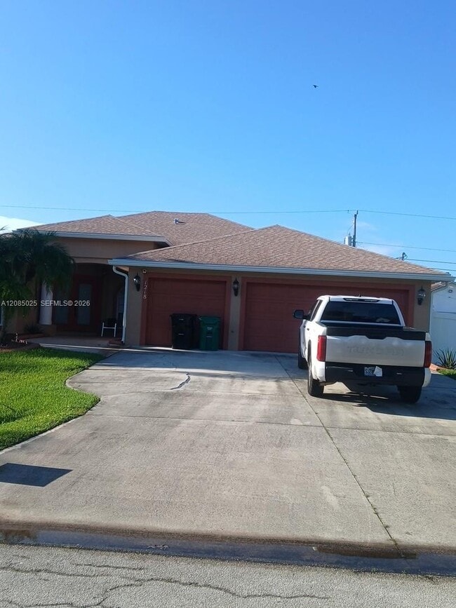 Building Photo - 1218 SW Aragon Ave