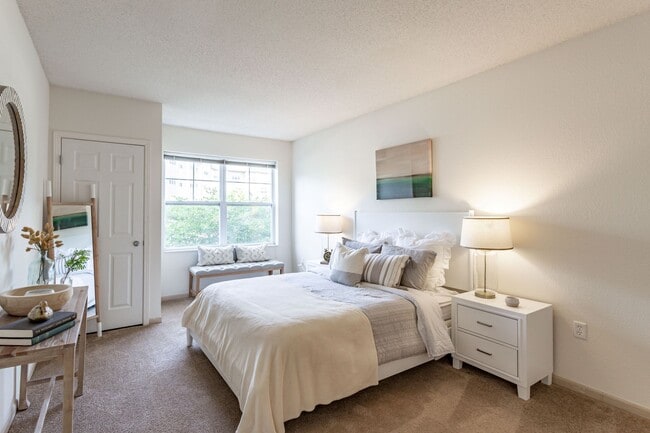 Building Photo - Lake Susan Apartments