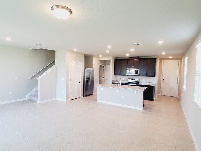 Building Photo - Beautiful 3BR/2.5BA Townhouse in Greens at...