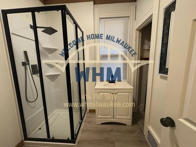 Building Photo - 2720 N Oakland Ave