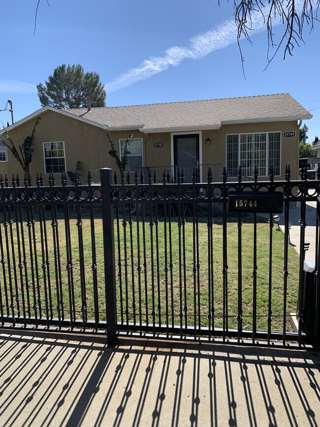 Main Home - 15742 Mayall St
