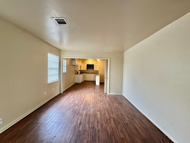 Building Photo - 444 1/2 Babb Dr