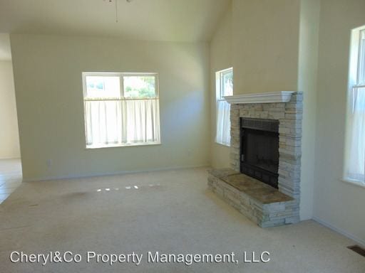 Building Photo - 40 Oak Ct